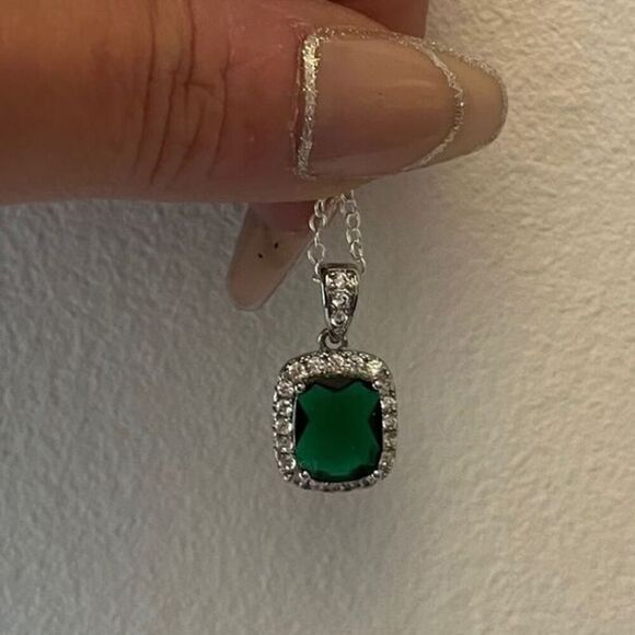 The Emerald Stunner Pendant Necklace in 925 silver - Picture 3 of 7